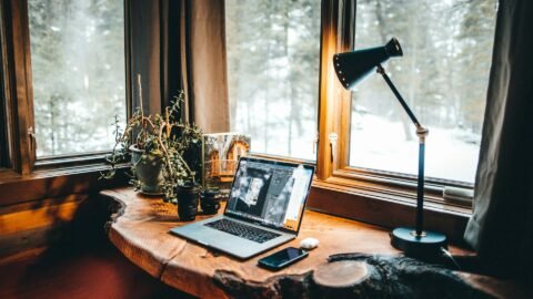 Home Office em Apartamento Pequeno: Como Montar um Espaço Produtivo